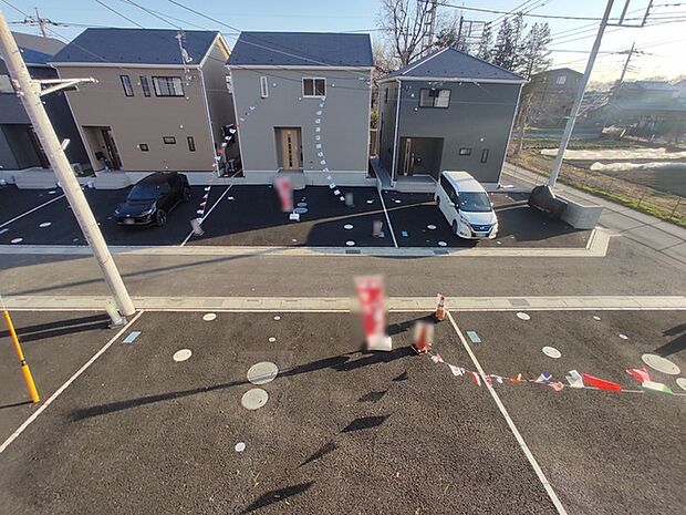 前面の住まいとの距離感があるから、圧迫感を感じません。