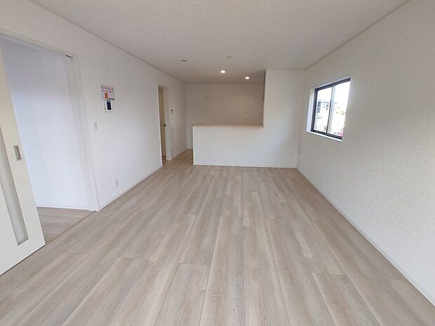 開放感と採光にこだわった、17帖のＬＤＫ。 