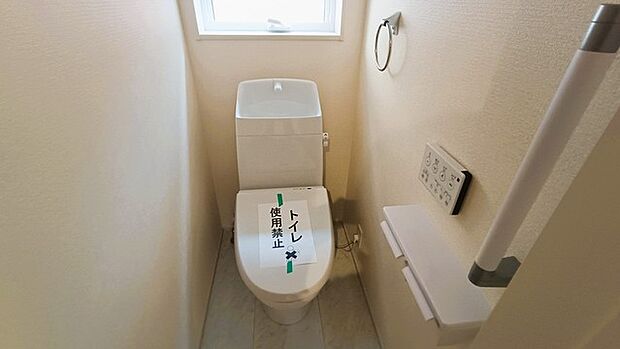 ウォシュレット機能付き。憩いの場としてひそかに注目度の高いお手洗いにもご注目ください。