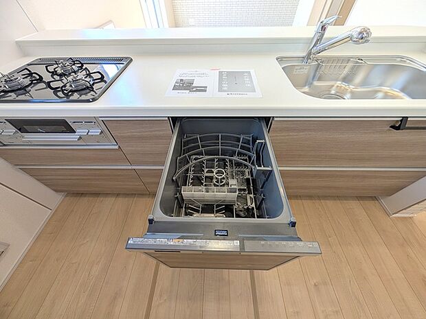 省エネ ・ 衛生的な食器洗乾燥機付。