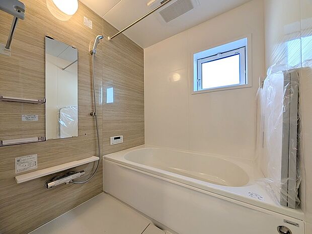 一日の疲れを癒す浴室は、広々1坪以上。