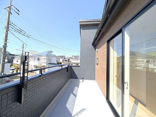 南向きバルコニーでお洗濯ものはいつもカラッと乾きます。