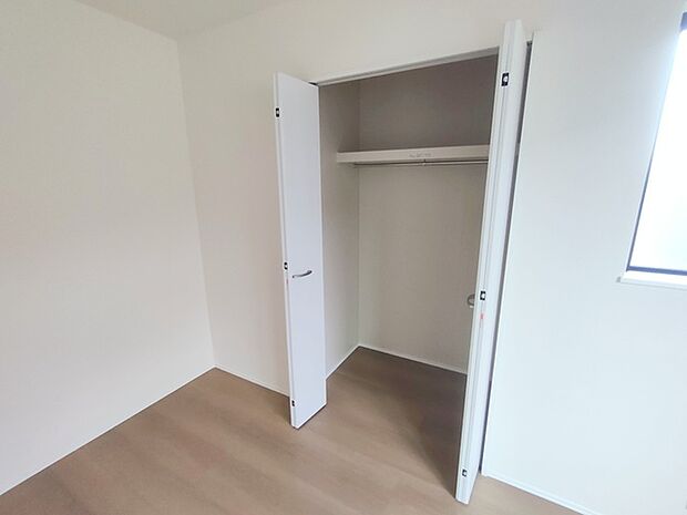 部屋ごとに設けた収納は、住みやすさへのこだわり。