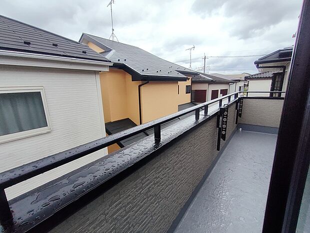南向きバルコニーでお洗濯ものはいつもカラッと乾きます。