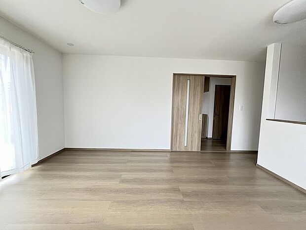 開放的なこの空間がお客様をお出迎えします。LDKは15帖。