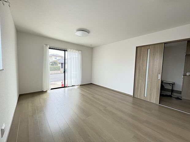 家族が自然に集りそうな広さが魅力のLDK。