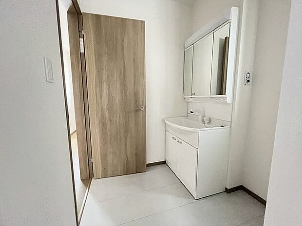 ドライヤーの風に包まれながら、今日一日の終わりを感じる。そんな、地味だけど決して無くてはならない、名脇役。