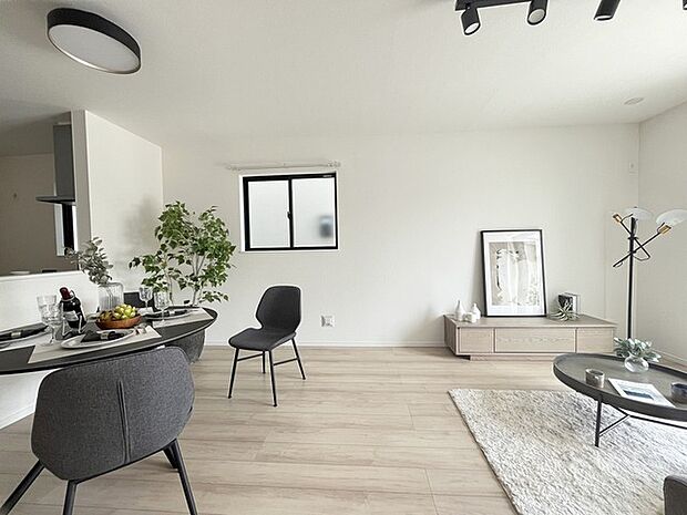 開放感と採光にこだわった、19.75帖のLDK。