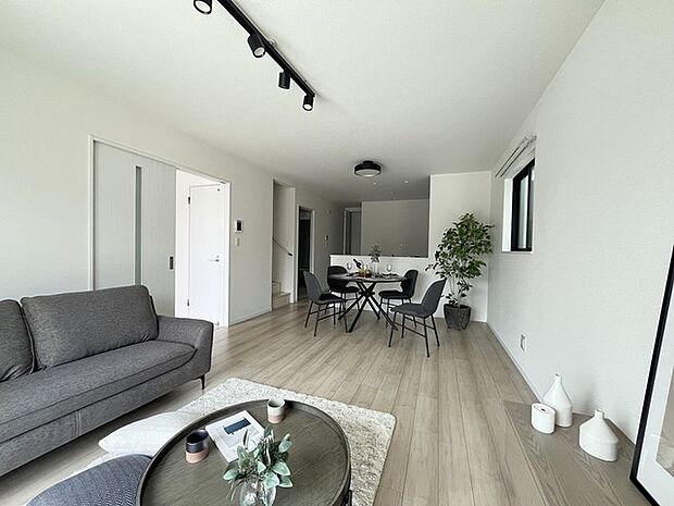 快適性とゆとりをデザインしたリビングは、広々した19.75帖。