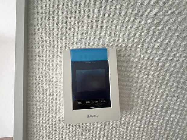 来客が一目で分かるカラーモニターインターフォン付き。