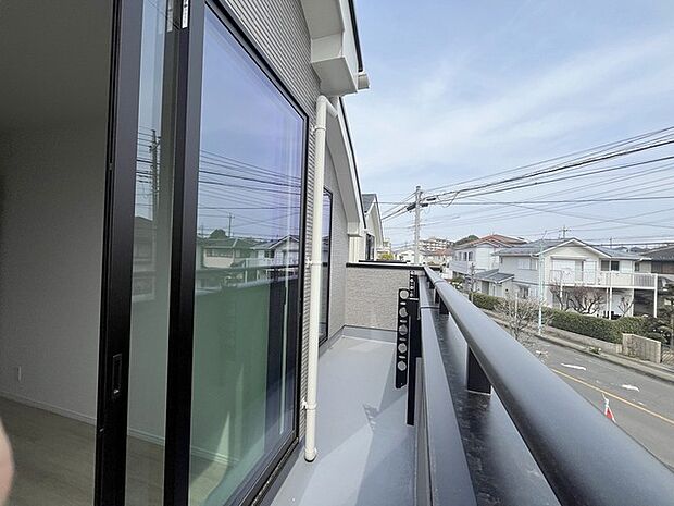 らくらくお洗濯を助ける広いバルコニー。