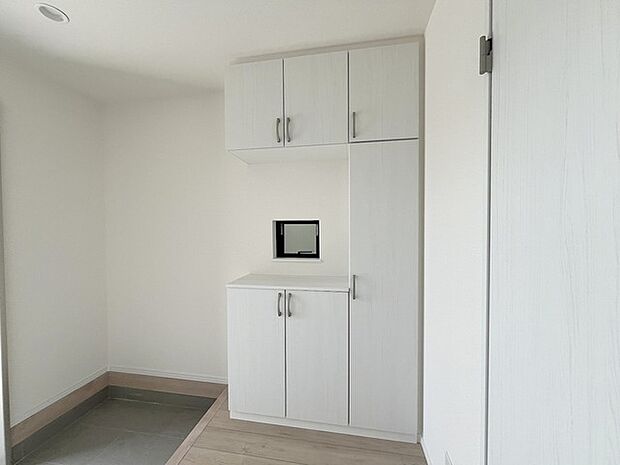 玄関をスッキリ整理。いつも気持ち良く使える玄関収納ボックス付き。