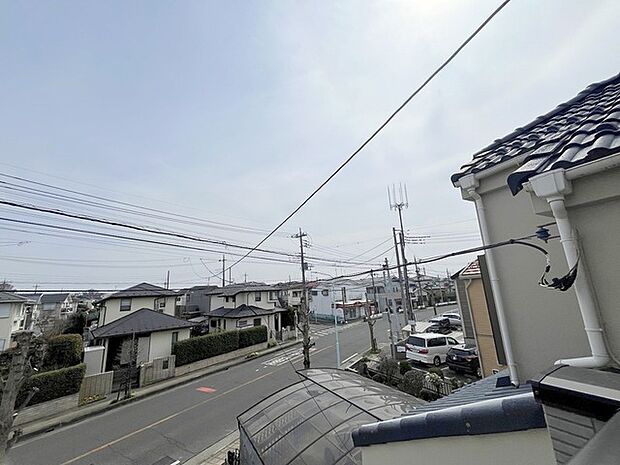 閑静な住宅地で、小さなお子様がいるご家族にも安心。 