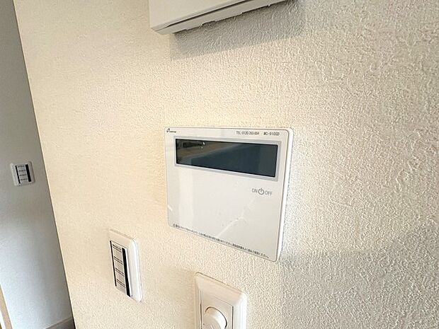 冬でも足元からポカポカ、快適な床暖房。