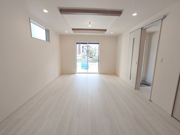 天井が高くなって開放感を感じる折り上げ天井。居住者が快適に暮らすための工夫がここにも見つかりました。