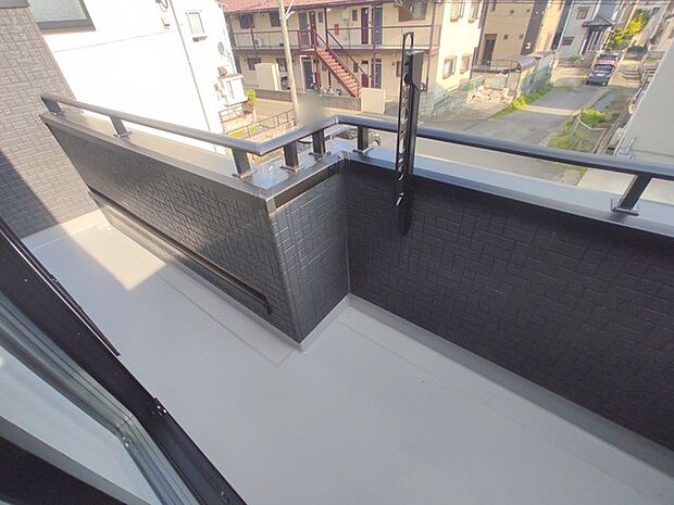 南向きバルコニーでお洗濯ものはいつもカラッと乾きます。