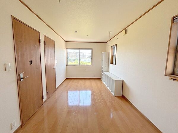 将来は間仕切りで。洋間二部屋分に対応可能な洋室。