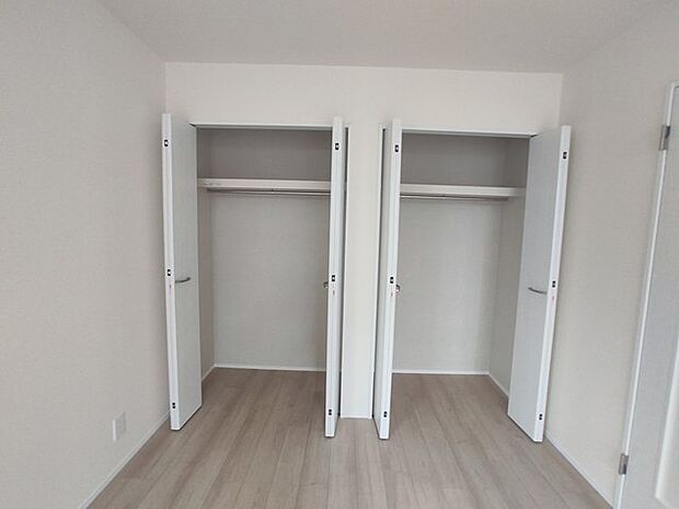 たっぷりの収納スペースで快適に暮らせそう。 