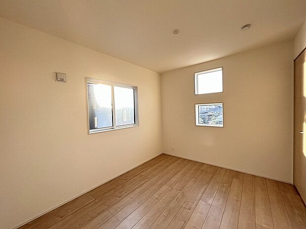 たっぷりの陽光と、心地よい風が舞い込みます。 