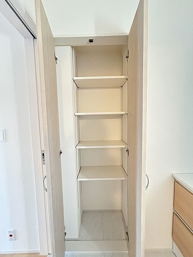たっぷりの収納スペースで快適に暮らせそう。 