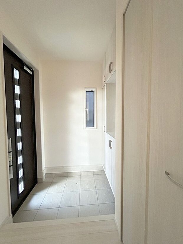 玄関は家の顔でもあります。広いと気持ちがいいですね！ 