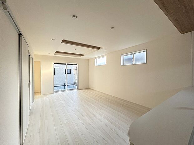 開放的なこの空間がお客様をお出迎えします。ＬＤＫは17帖。 