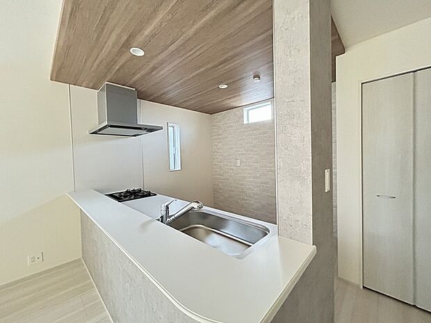 家族が自然に集りそうな広さが魅力のＬＤＫ。 