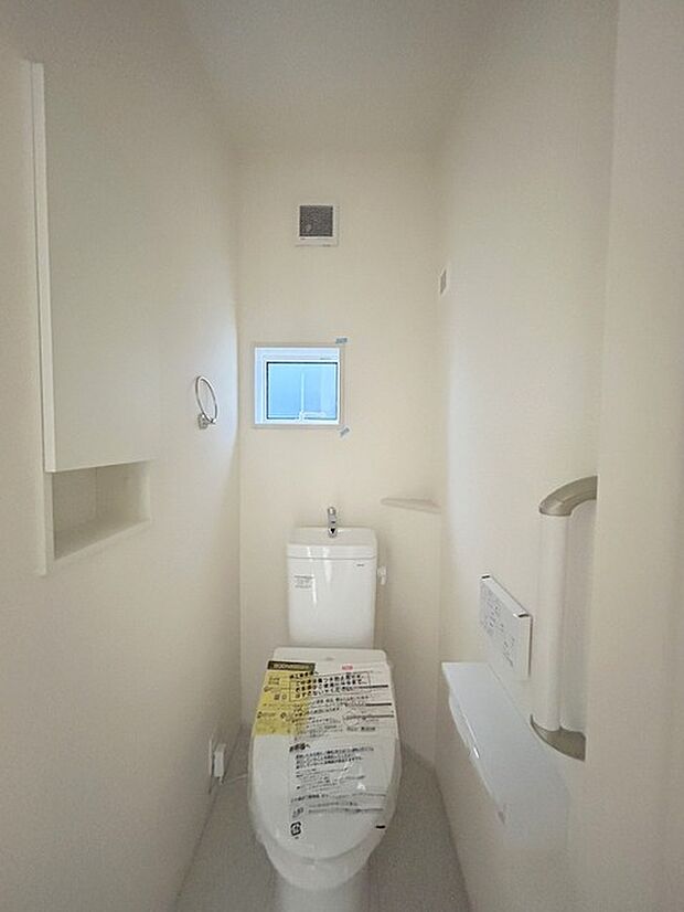 お掃除らくらく。便座脇の操作盤をなくした、リモコンタイプのお手洗い。 