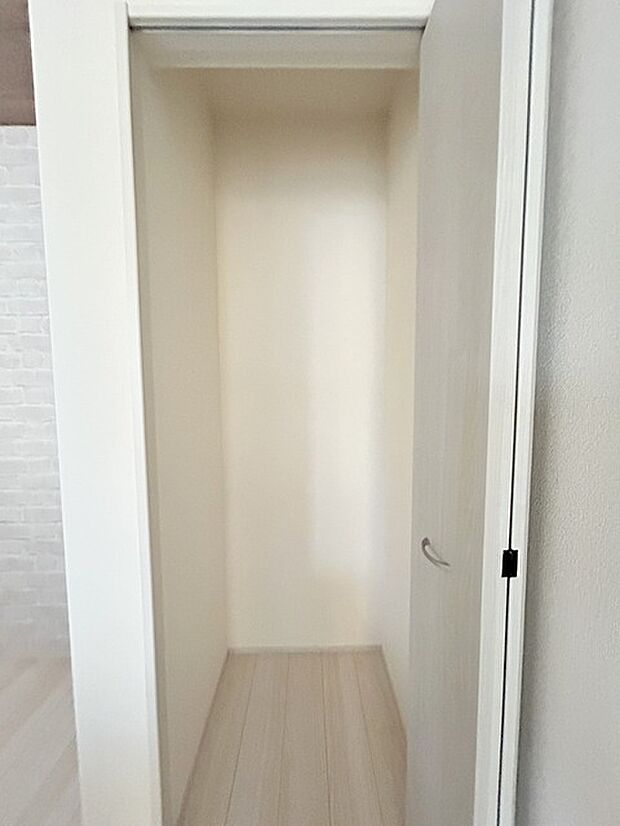 全居室収納スペース付きの物件です。 