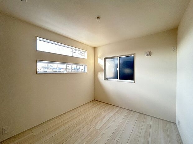 たっぷりの陽光と、心地よい風が舞い込みます。 