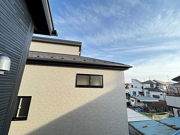 あたり一帯に住宅が広がる立地、住宅地ならではのロケーション。 