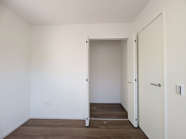 子供部屋にも嬉しい全居室収納スペース。 