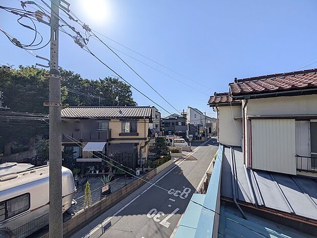 ゆったりとした緑地の多い立地ならでは!緑に包まれた環境です。
