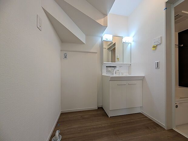 お風呂に入る前、心も体もふっと一息つける「静けさの入り口」。