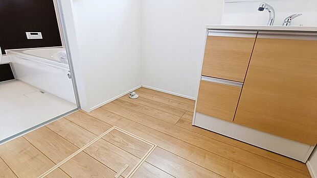 木の温もりと清潔感あふれる、心地よい空間が広がります。