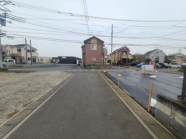 広々とした空と、穏やかな街並みが広がる住環境。