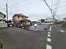 外観：整然とした街並みに、穏やかな日常が息づく。