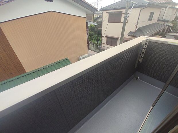 南面に広がるバルコニー、明るい空間でのびのび過ごせるプランです。 
