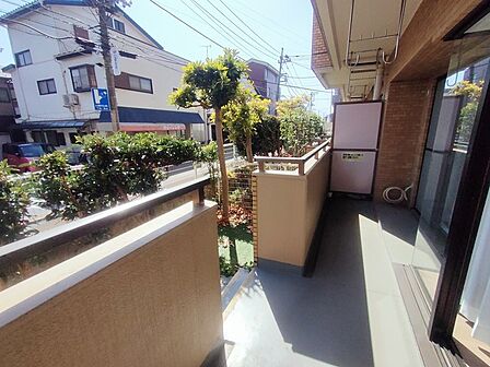 ゆとりの広さを確保したバルコニー。お布団を干すのも、この広さならラクラク。