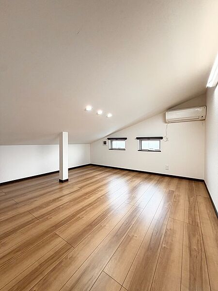 増え続ける荷物も小屋裏収納が強い味方に。