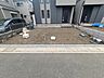 駐車場：自由な発想で理想の暮らしを形にできる、将来の可能性が広がる更地です。