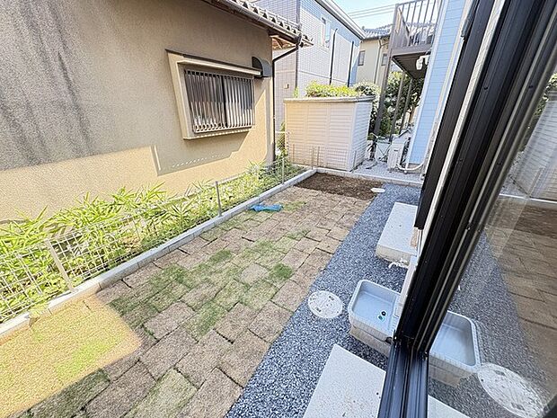 季節のお花を少し楽しむのにちょうどいいサイズのお庭です。
