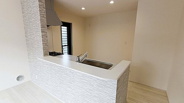 料理をしながらでも、ご家族との会話を楽しめる対面キッチン。 