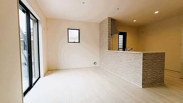 家族が自然に集りそうな広さが魅力のＬＤＫ。 