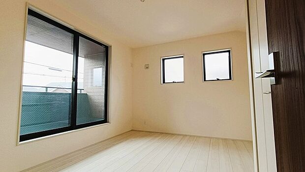 2階部分のお部屋の日当たりは、ご覧の通り明るいです。 