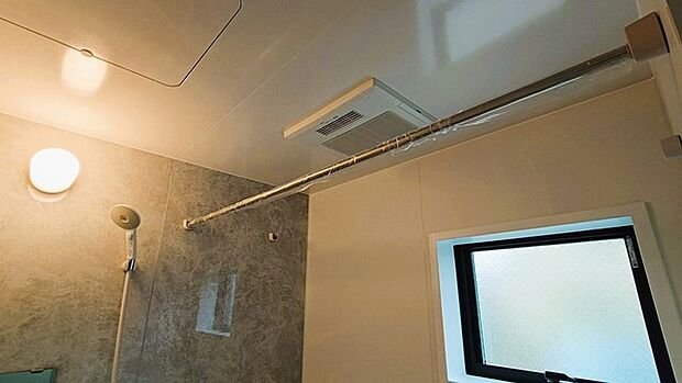 【浴室乾燥機操】雨の日のお洗濯にも大活躍な、浴室乾燥機付き。 