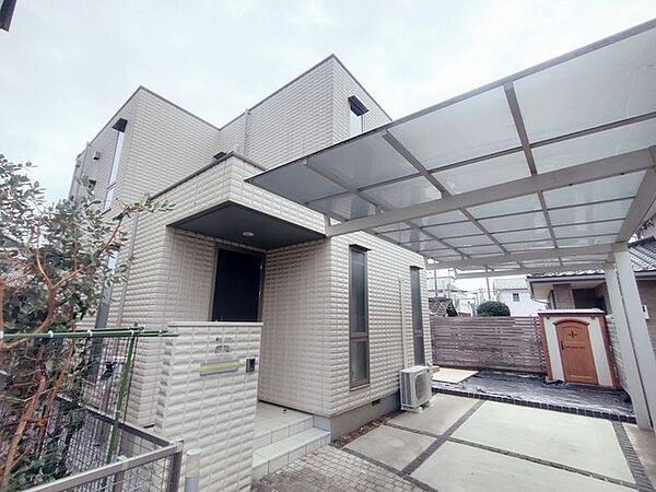 セカンドカーにも便利、駐車2台可の敷地。