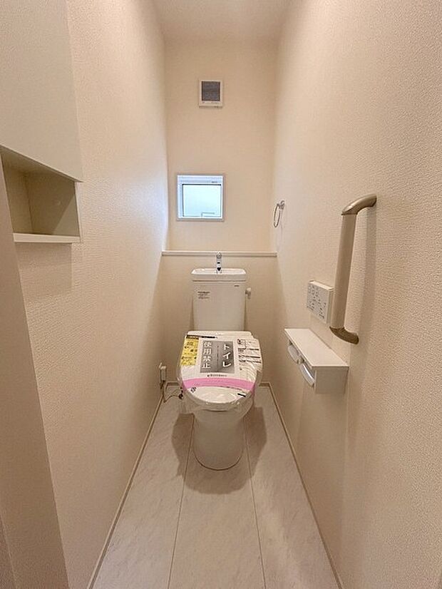 ウォシュレット機能付き。憩いの場としてひそかに注目度の高いお手洗いにもご注目ください。