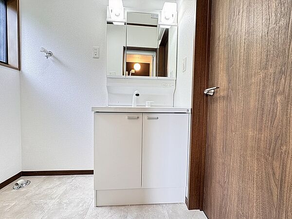 洗面化粧台もしっかりリフォーム済みです。