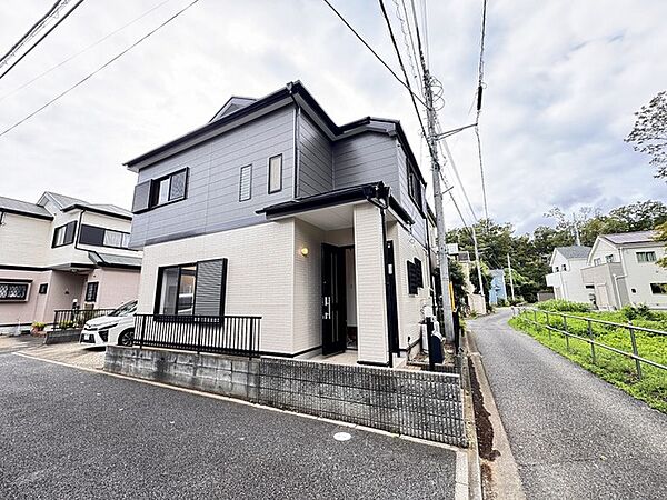 車通りの少ない閑静な住宅地、のびのびした子育てに適します。